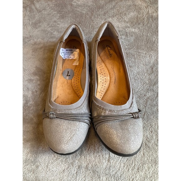 Clarks Collection Silver Metallic Knot Accent Comfort Ballet Flats - Picture 2 of 5